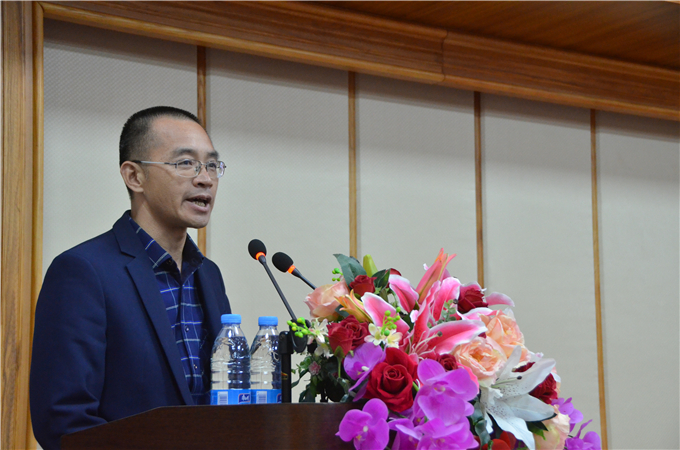 �Ϻ�ʵ��ѧУ����У���´� 