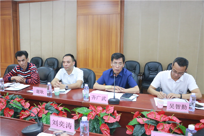 ѧԺ��ί���������������ʾ��ӭ����ѧԺ���