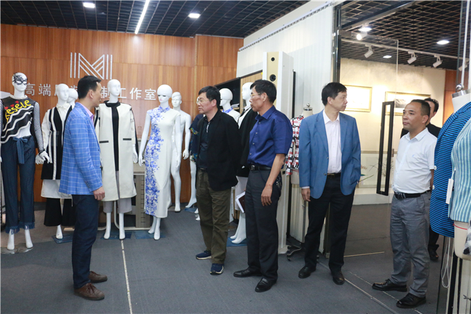 �ι۷�װ��ҵѧԺ