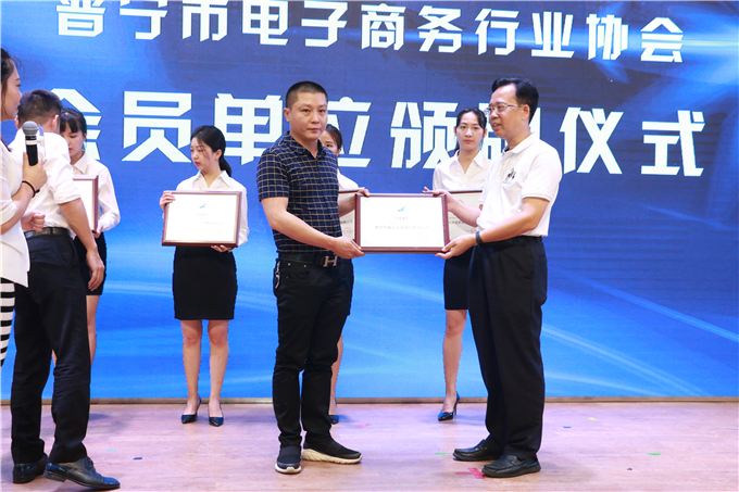 �ͻ᳤���Ա��λ����