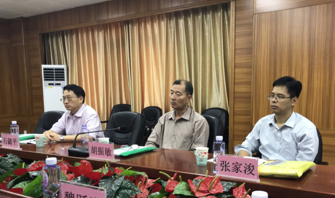 省教育厅调研组成员听取汇报并提出建议