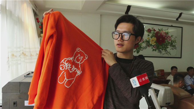 2015������רҵФ��ѫͬѧ���۵���˽�˶��Ʒ�װ����У�ڼ�����Ա���׬���ĵ�һͰ��ɹ�������Ԫ��ӡ����