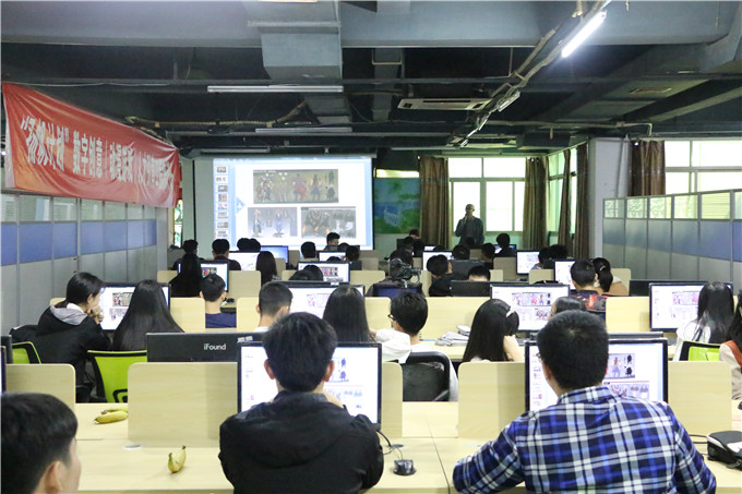 �ܼ�ʒ��ˬΪ��Ժ17���������רҵ��ͬѧ����