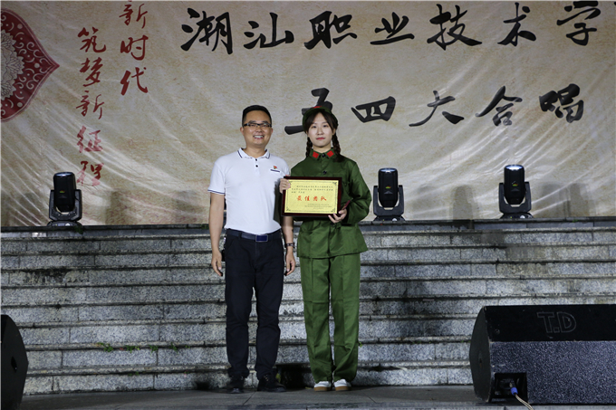 ѧ������������ί������б�Ϊ������佱