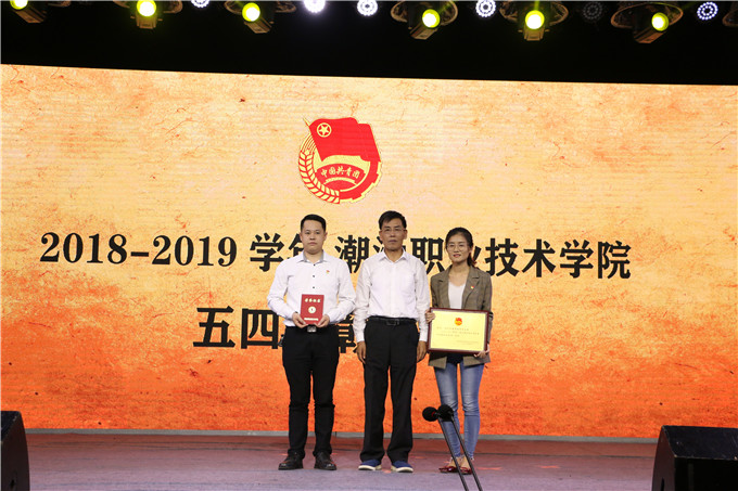 ��ί��ǡ�ִ��Ժ��������ѧԺ�쵼Ϊ�񽱸��˺ͼ���佱