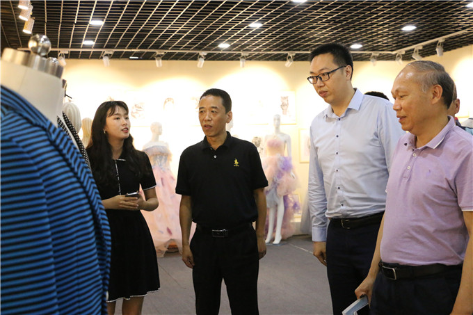 �ι۷�װ��ҵѧԺ