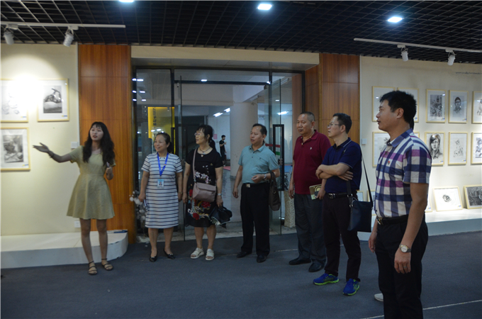 �ι۷�װ��ҵѧԺ