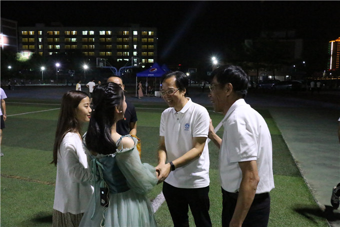 ѧԺ���³���Ժ�������Ρ���ί��ǡ�ִ��Ժ������������ʺ�������ͬѧ