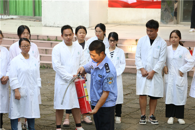 ŷ�ӳ���ʾ���ʹ�������