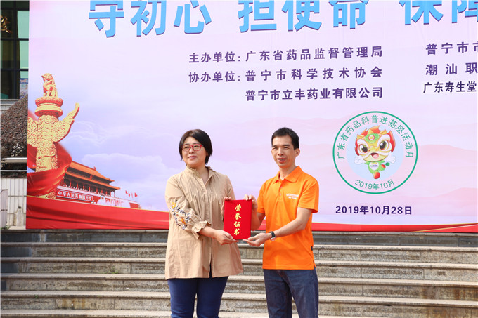 �����ȸ��ܼ�Ϊ��Ҫ��ͬ־�䷢֤��