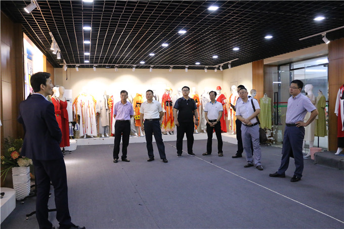 �ι۷�װ��ҵѧԺ