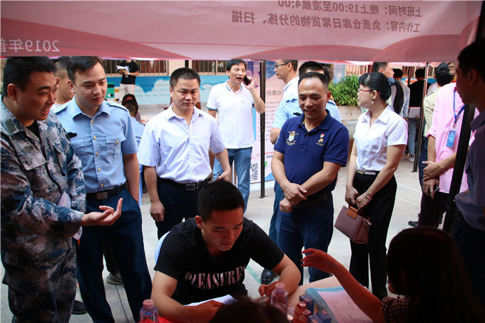 ��ɽ�ั�ֳ���һ���ڳ���ְҵ����ѧԺԺ������л������ͬ��������Ƹ���ֳ�