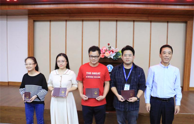 �䷢��ʦ�ʸ�֤