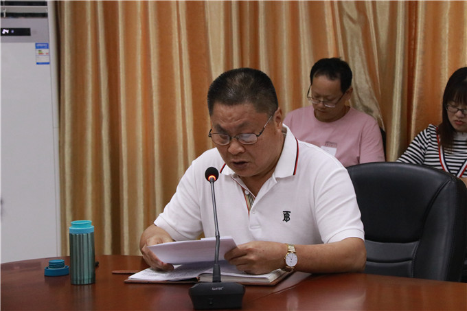 党委副书记罗文坤代表学校宣读任命决定并就人事工作提出具体要求