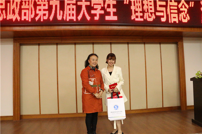 ������ʦ�������Ź�����Ϊһ�Ƚ�ѡ�ְ佱