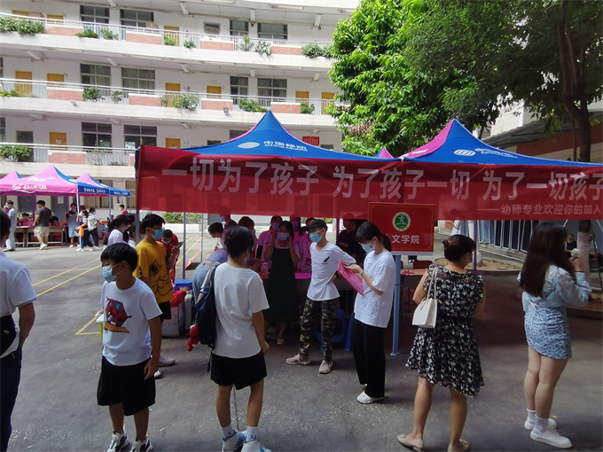 ����ѧԺӭ���ֳ�