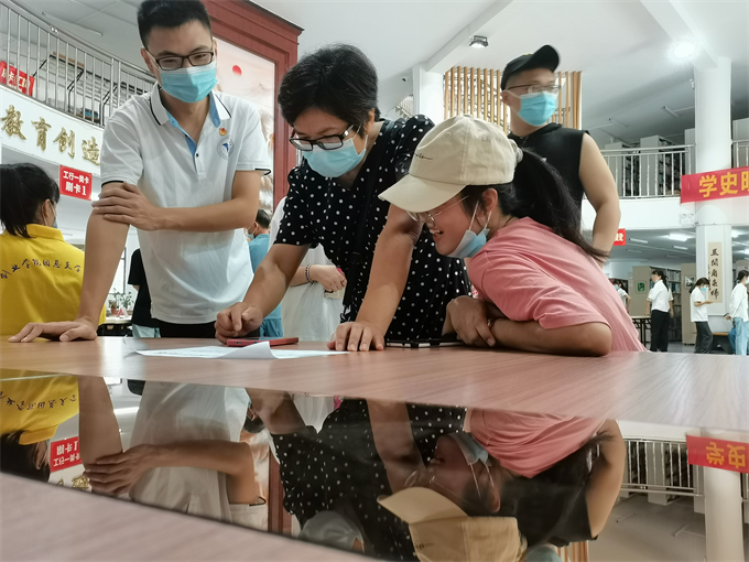 �ҳ���ͬ������У��������