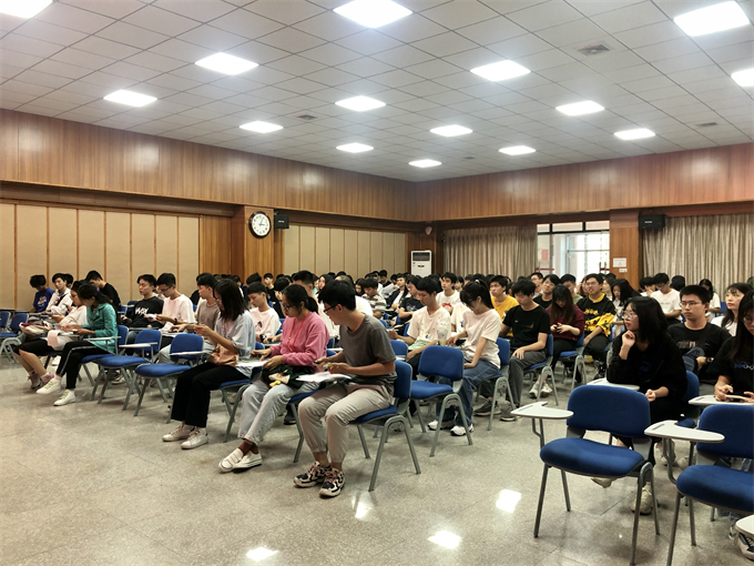 ѧ����̸���ֳ�